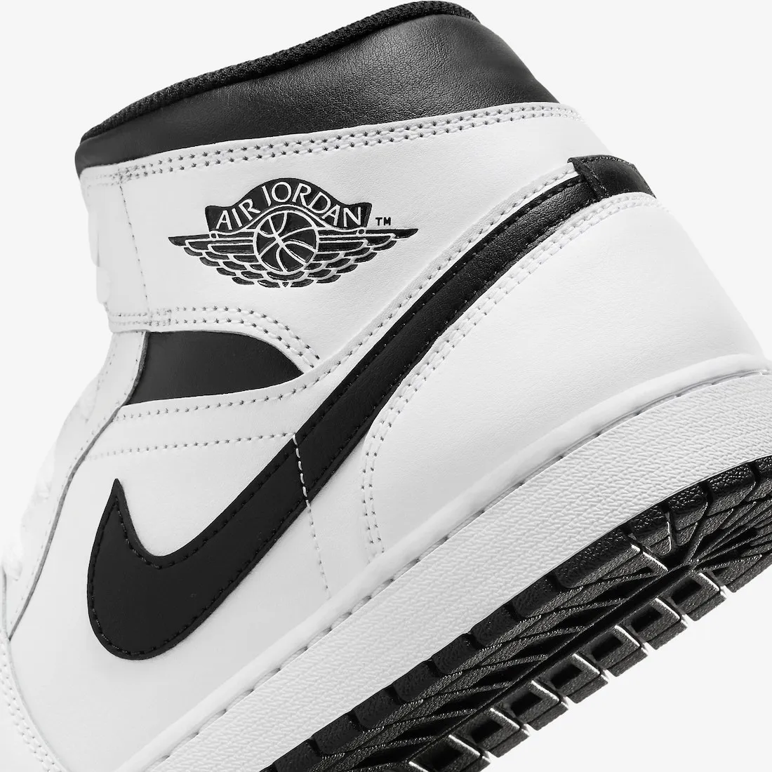 Air Jordan 1 Mid White Black DQ8426-132