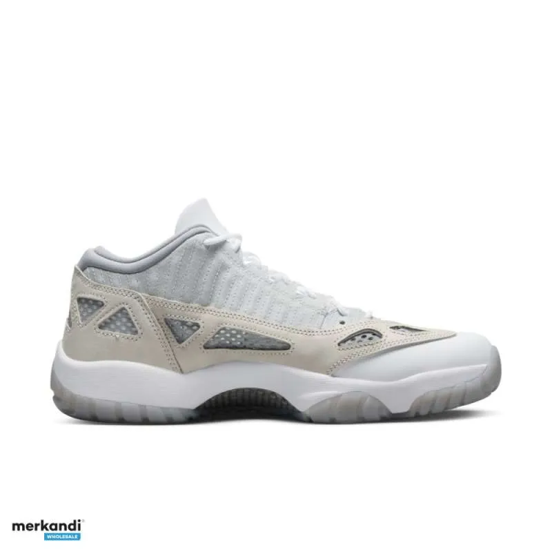 Air Jordan 11 Low Shoes - 919712-102