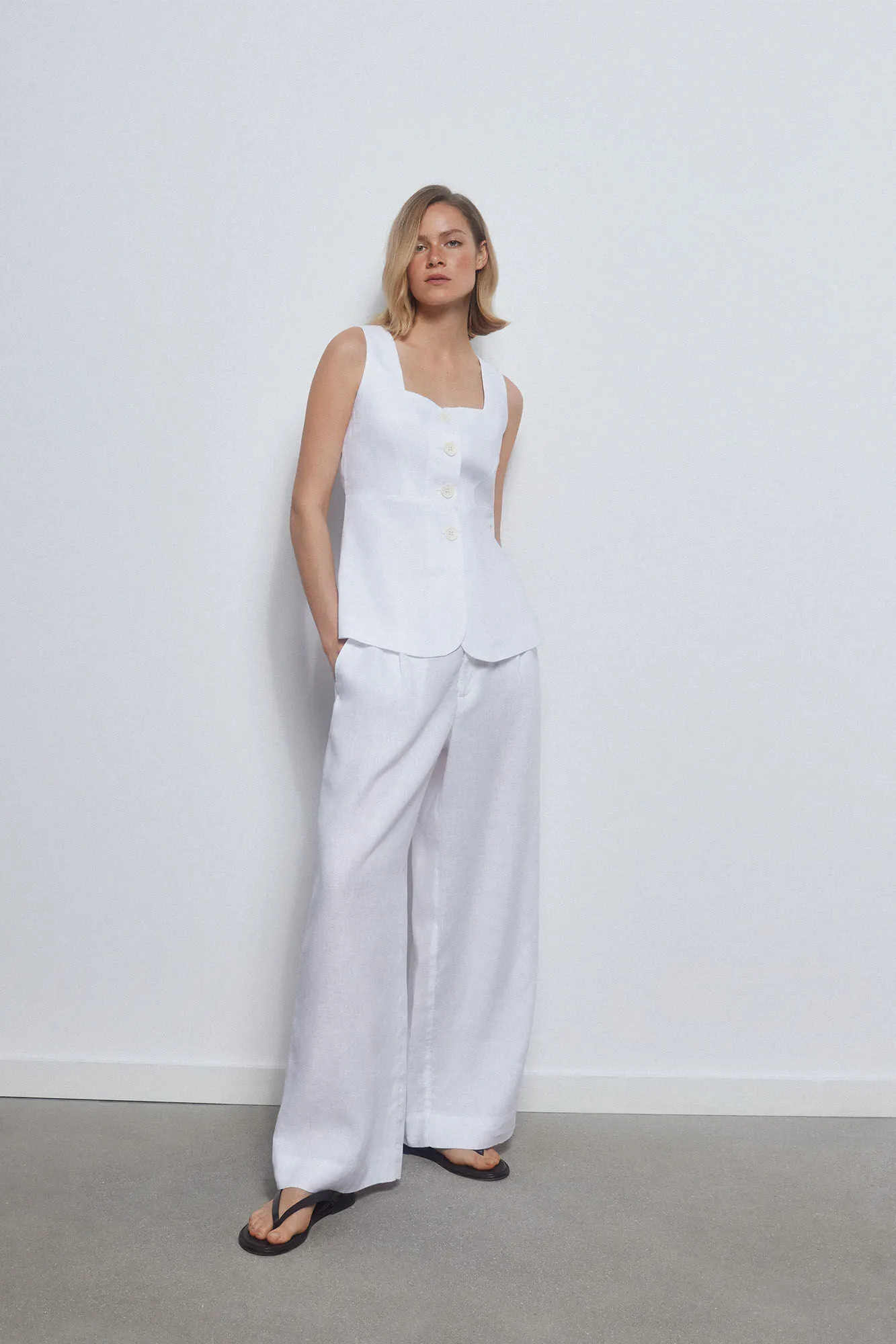 Cropped wide leg linen trousers