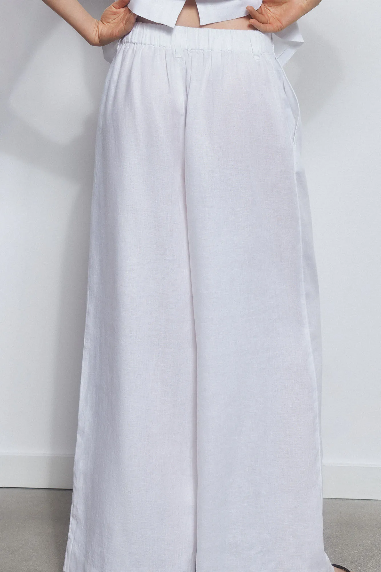 Cropped wide leg linen trousers