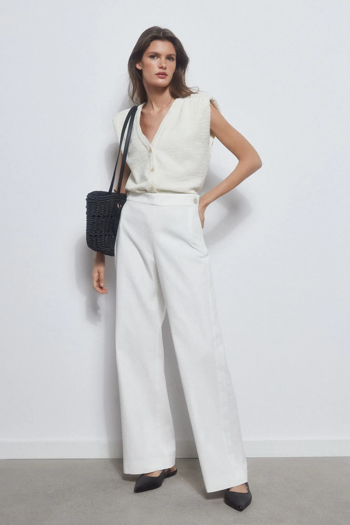 High-rise buttoned trousers