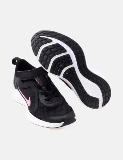 Nike Deportiva negra básica