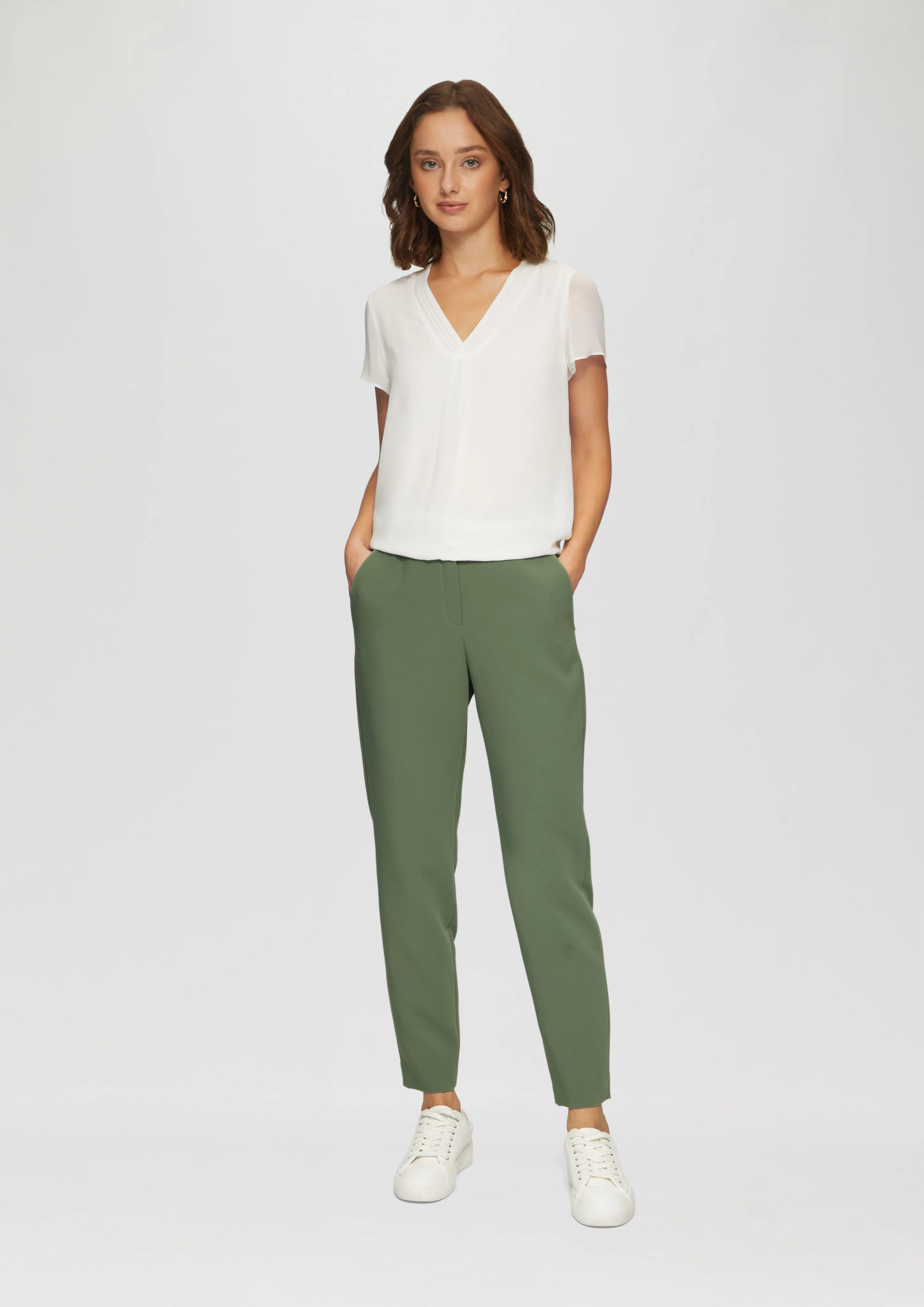 Slim fit: cigarette trousers with an elasticated waistband