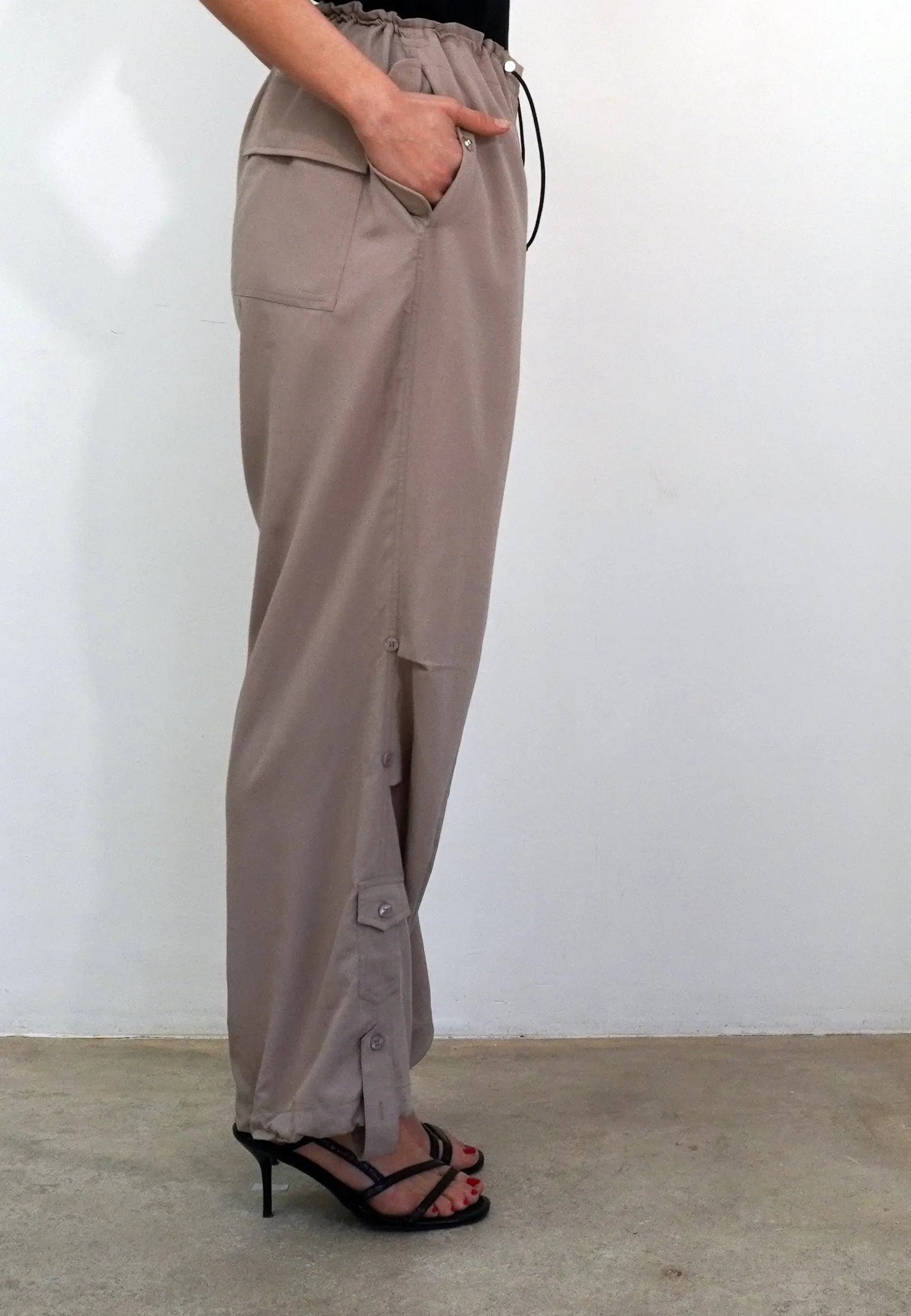 TRACE TAUPE PARACHUTE TROUSERS