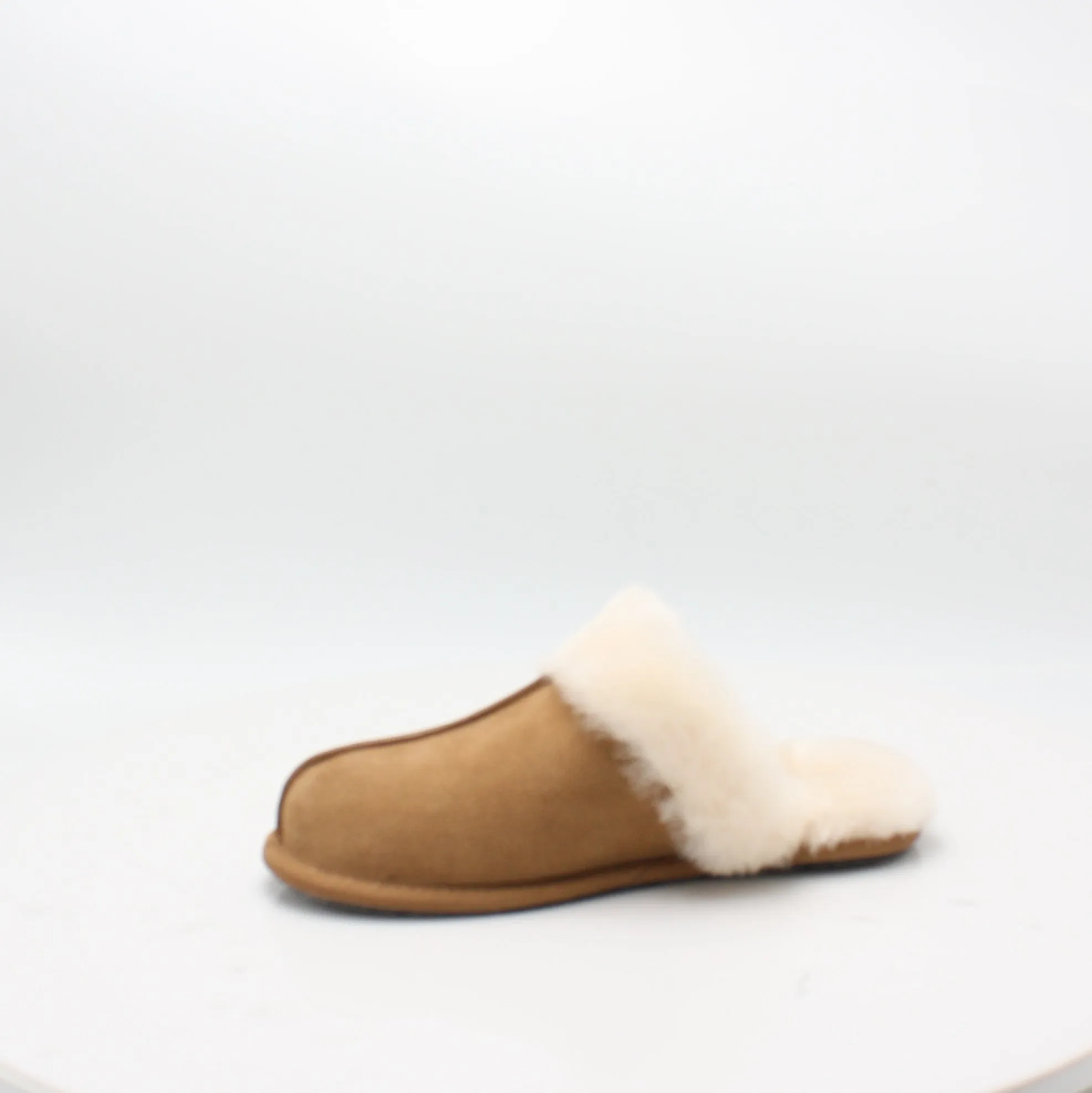 UGG women's cozy slip-on slippers - SCUFFETTE II.