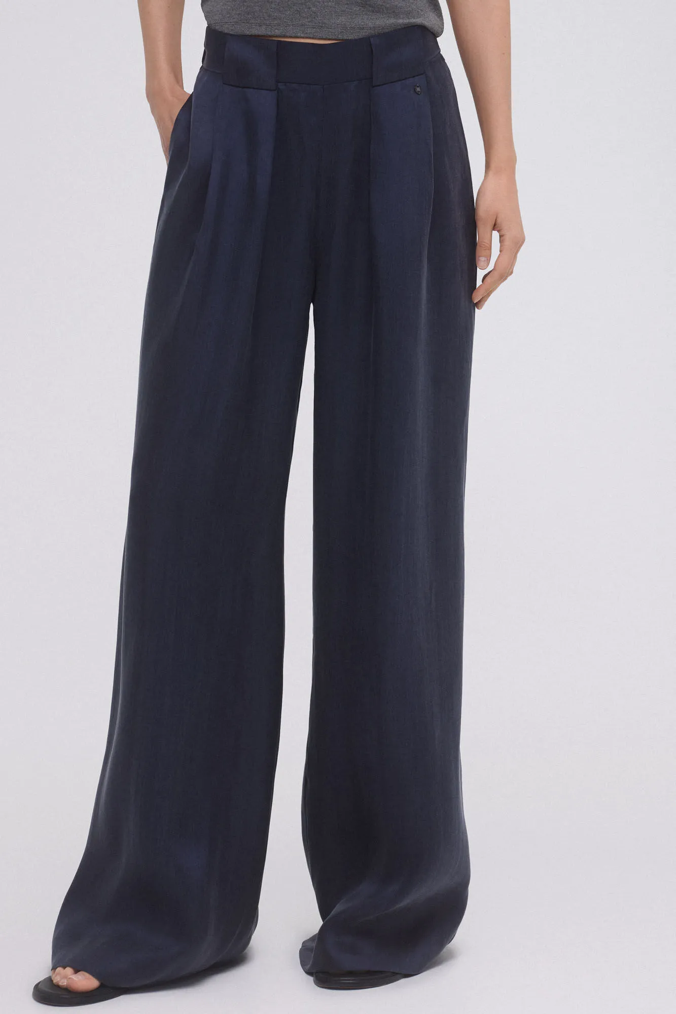 Wide leg trousers