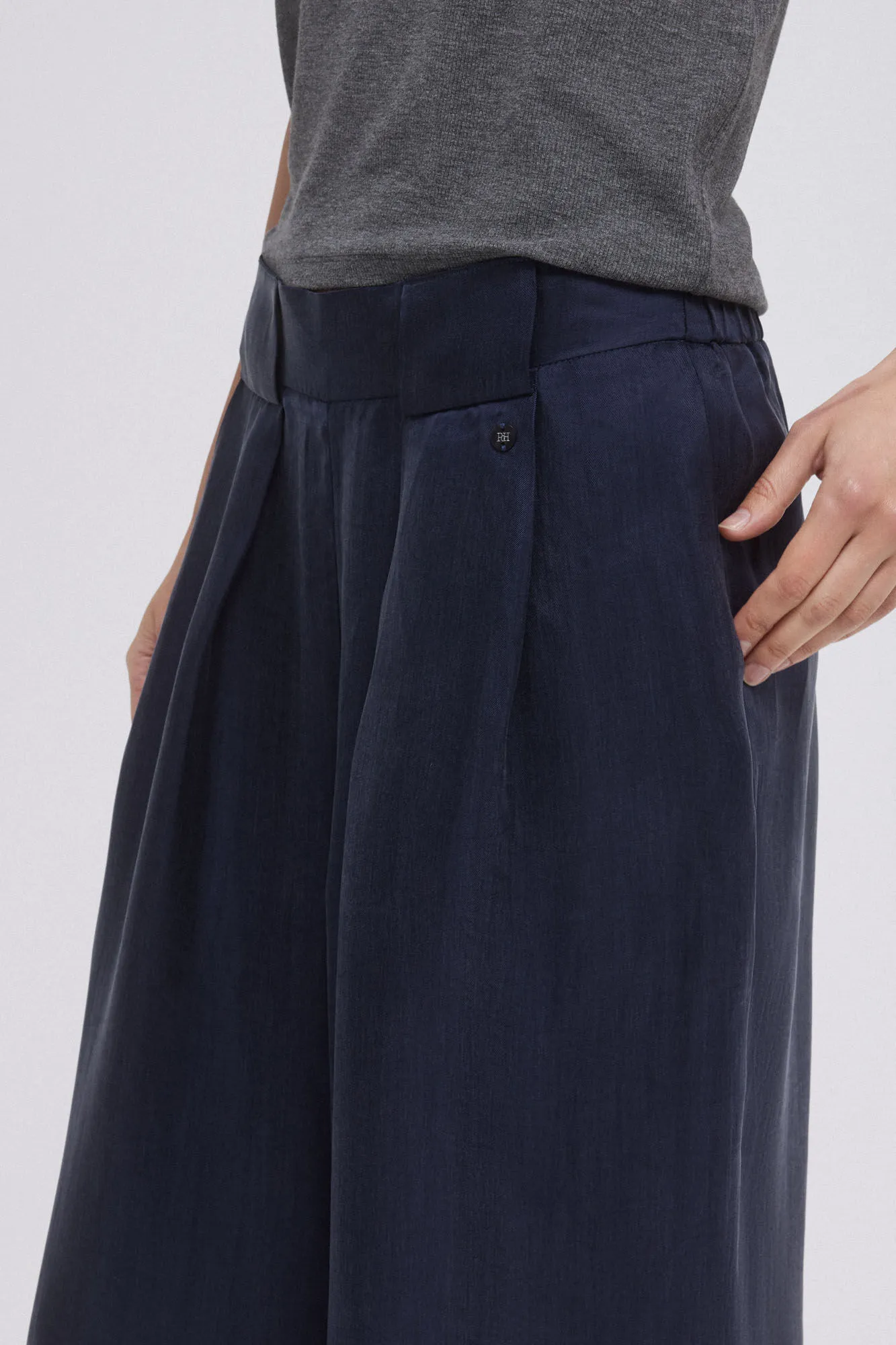 Wide leg trousers